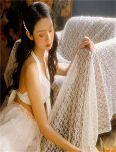 《闫凤娇ed2k-美女视频秀》
