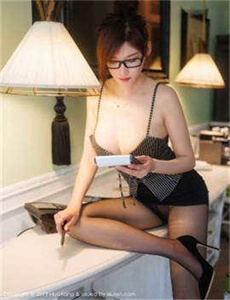 《当我的指尖触碰到你温度时-欧洲极品美女》
